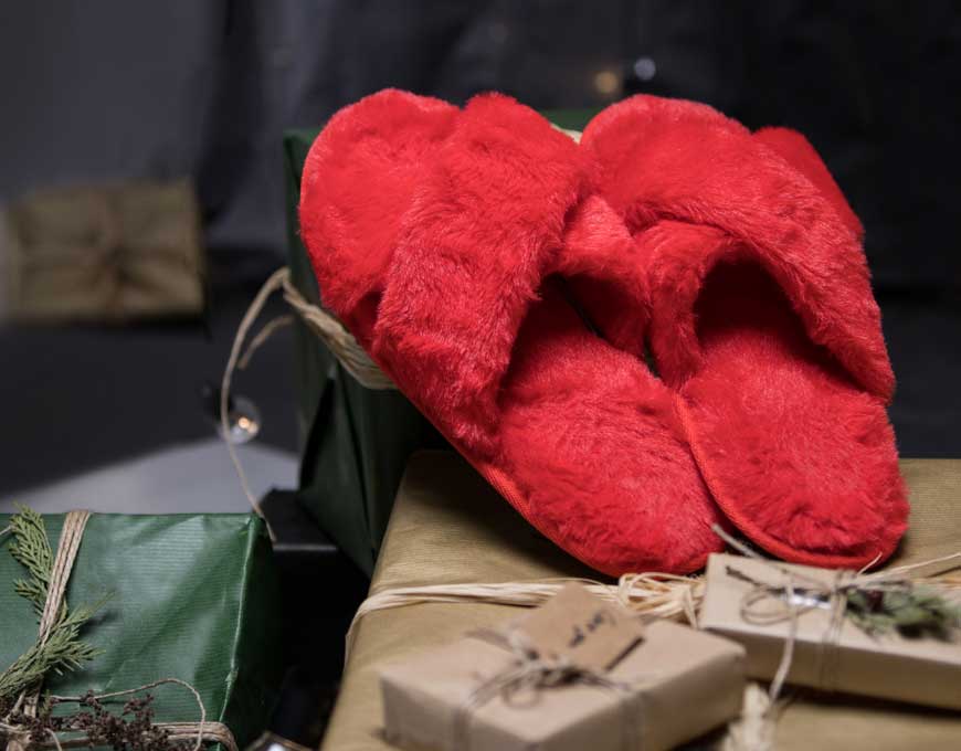 Crvene papuče kao poklon za novu godinu